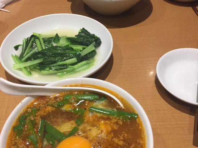 台湾ラーメンと空芯菜の炒め物_味仙 JR名古屋駅店