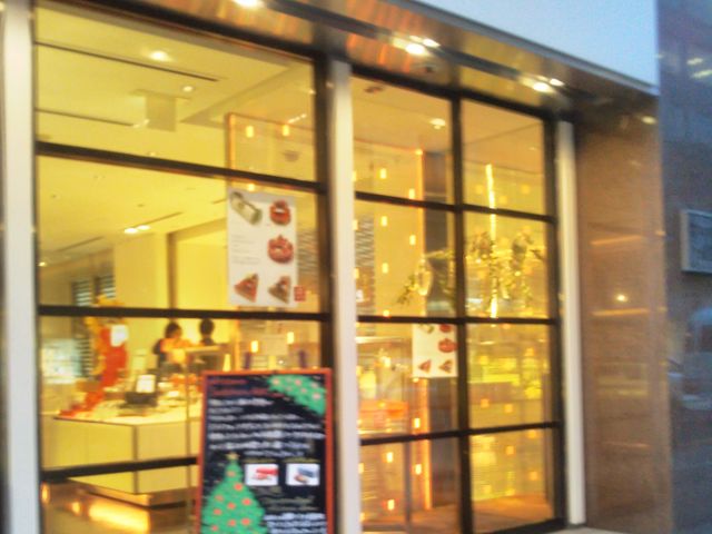 『パティスリー・サダハル・アオキ・パリ・丸の内店』。_パティスリー・サダハル・アオキ・パリ・丸の内店