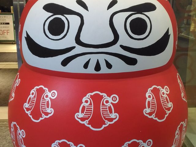 だるまが入り口で出迎えてくれました。_上野フロンティアタワー