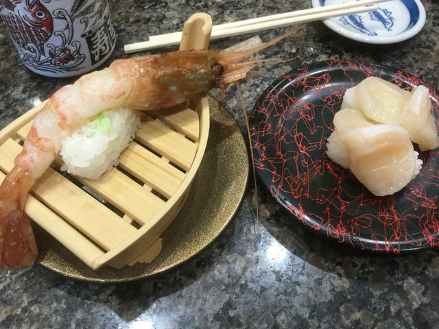 ボタン海老と帆立_廻転ずしとっぴー小樽運河通店