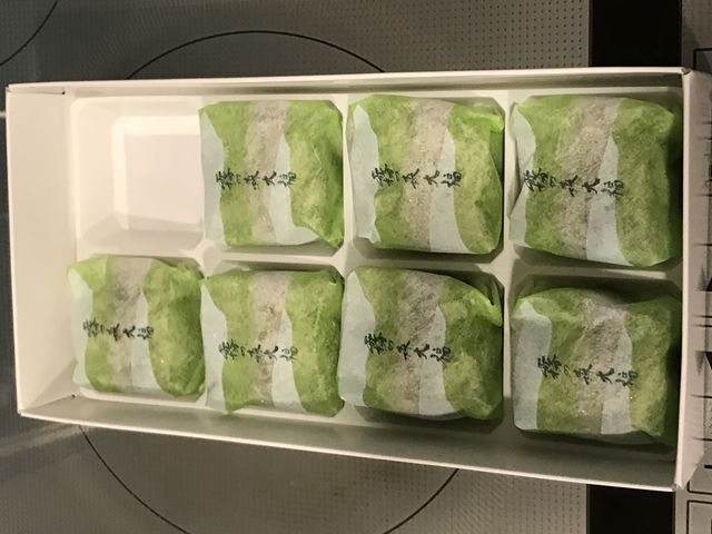 8個で1,080円は安くない_霧の森菓子工房新宮本店