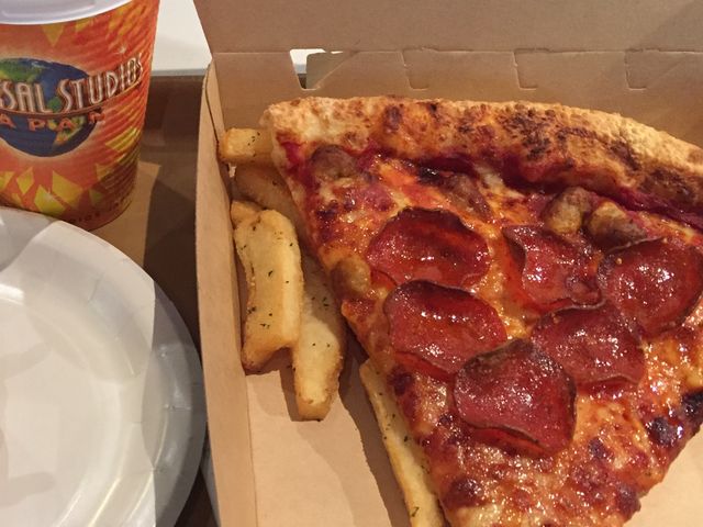 セットメニューはポテト付き_ルイズ N.Y. ピザパーラー