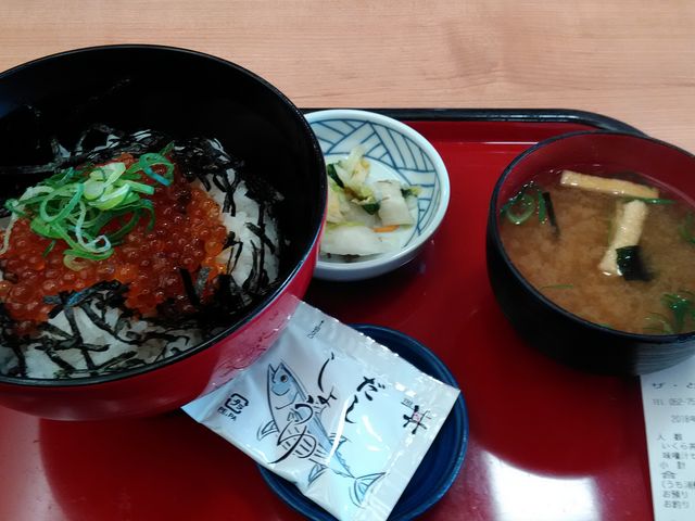 いくら丼+味噌汁これで1,458円_ザ・どん本山店