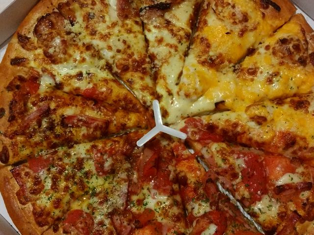 2人でおなか一杯になるLサイズ_ピザハット 高松屋島店(Pizza Hut)