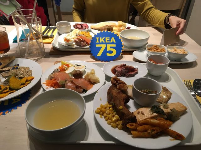沢山の料理!_IKEAレストラン 新三郷店
