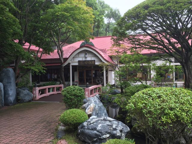 歴史を感じる佇まいの本館_竹老園 東家総本店