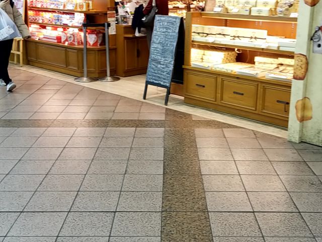 お店の外観です_ステラおばさんのクッキー 横浜駅店