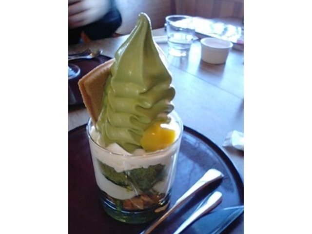 抹茶パフェ_胡蝶庵松本寿店