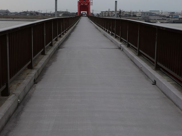 歩いて渡ることができます。_筑後川昇開橋
