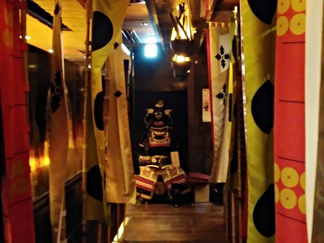 廊下の陣旗
_乱世の個室 「戦国武勇伝」