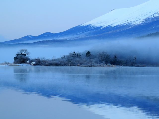 霧が漂う山中湖_山中湖