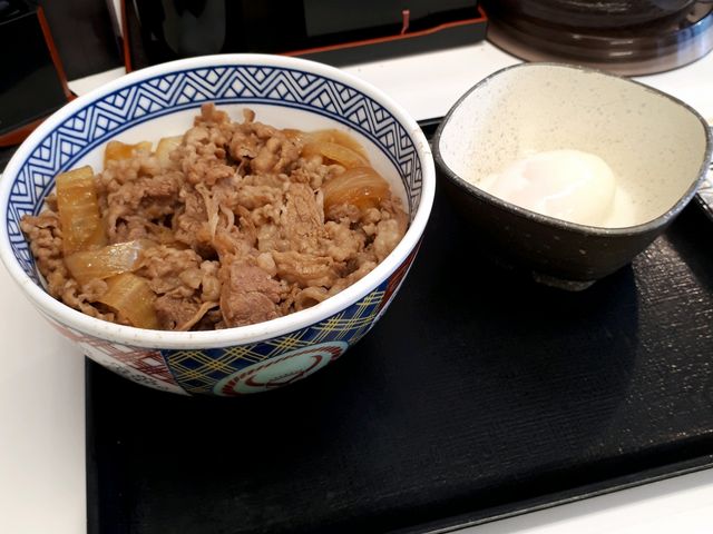 牛丼と温泉たまご_吉野家 新宿南口店
