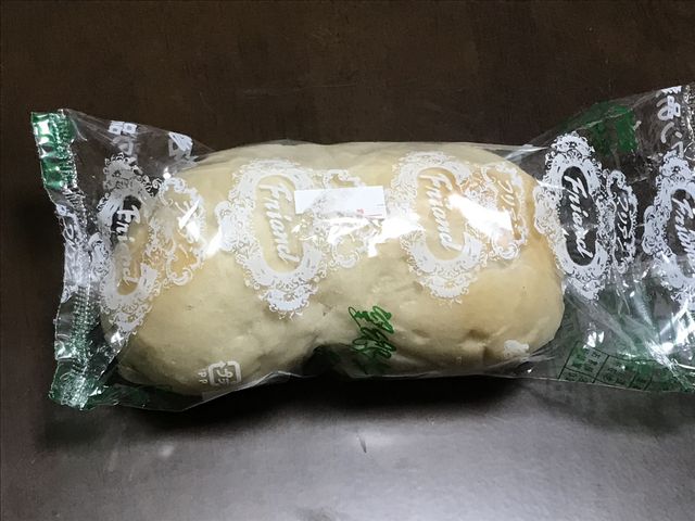透明のビニール袋に入っています_フリアンのみそパン