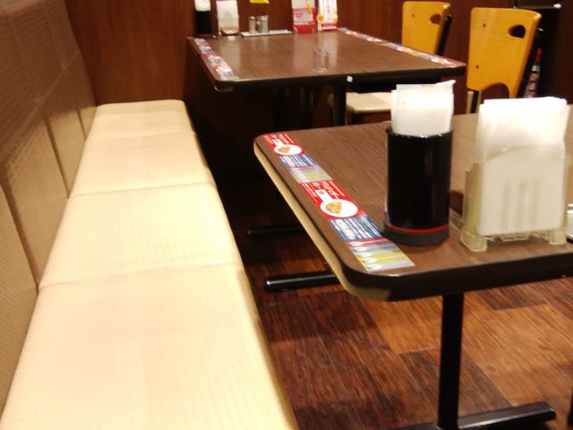 ベンチシート_カレーハウスCoCo壱番屋藤枝国一店