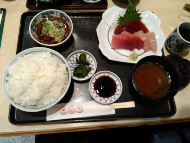 鮪小屋本店 エスカ店