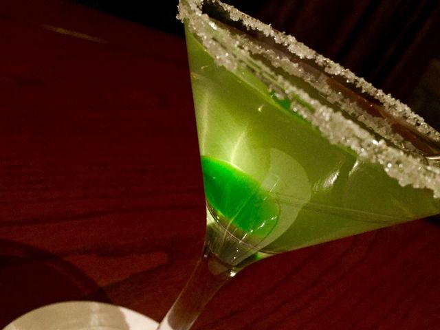 食後はバーラウンジでゆっくり_ホテルノイシュロス小樽