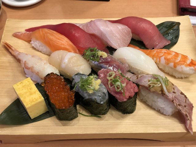 タッチパネルの商品と、ネタが違います。単価の安いネタに変えられています。_沼津 魚がし鮨 掛川店