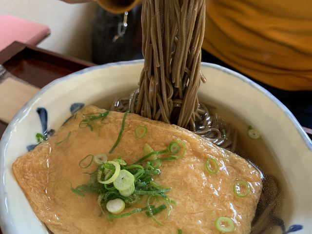 そばをほうじ茶に変更してくれました
連れはほうじ茶そばを選択、美味かった!_ますだ 常照園