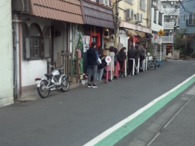 やっぱし、行列_かき氷専門店 ひみつ堂