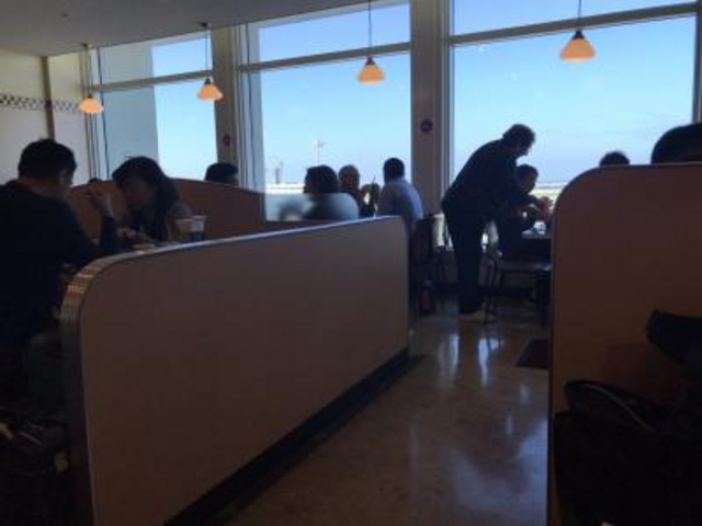 開放的_A&W 空港店