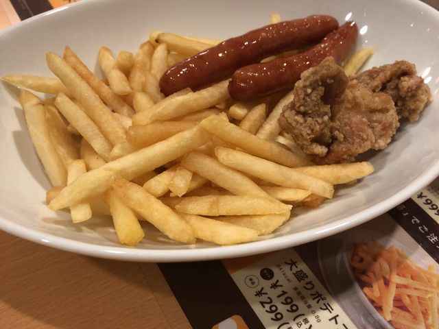 から揚げ、ポテト、ソーセージのセット_ジョイフル高松扇町店
