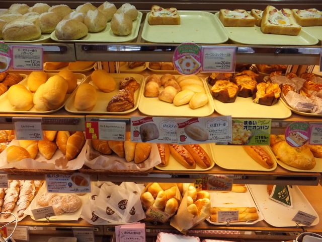 ヤマザキお得意のパン売り場_デイリーヤマザキ 赤松パーキングエリア(下り)店