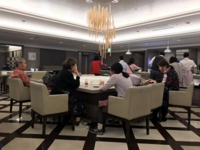 混んでいました。_サクララウンジ 関西国際空港