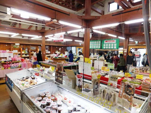 なかうみ菜彩館の中の様子_道の駅 あらエッサ