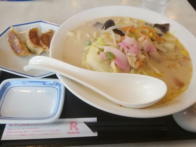 長崎ちゃんぽん麺1.5倍と餃子_リンガーハット 堺百舌鳥店