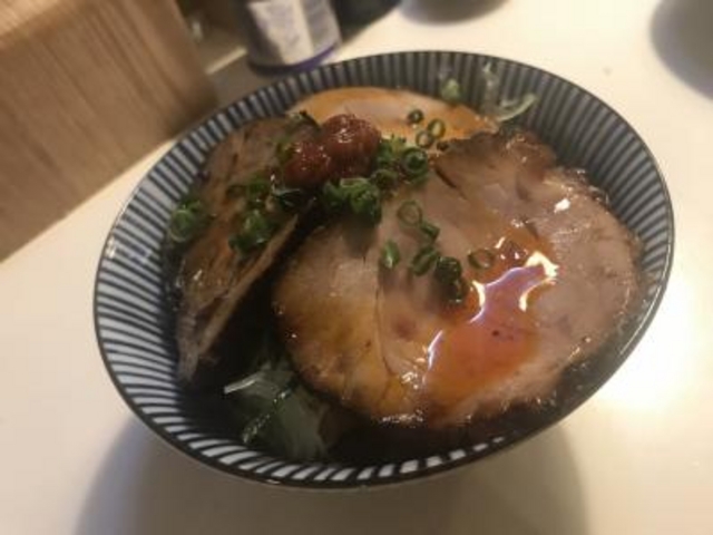 炙りチャーシュー丼_とんぼ庵