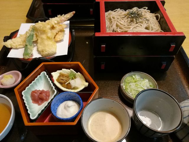 天ぷら、とろろ、梅干しもついてます!_サガミ 箕面店