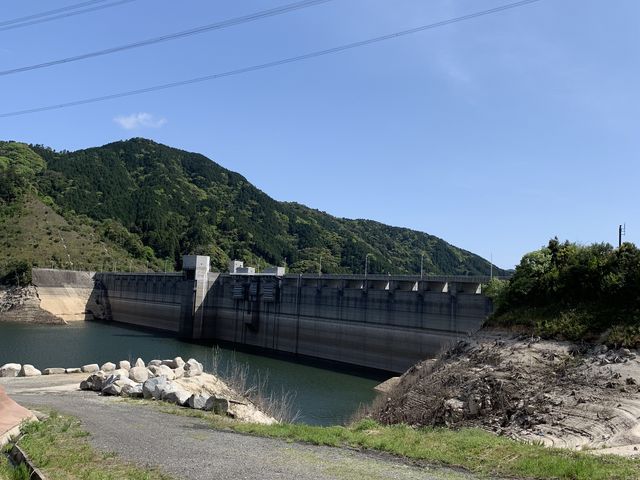 ダム一望_ダムの駅 富士 しゃくなげの里