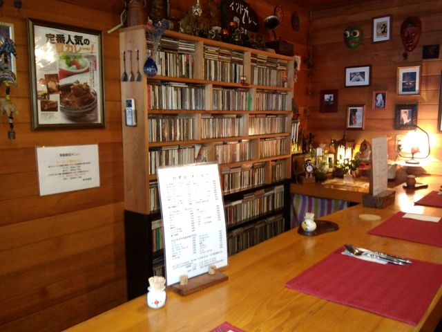 店の中_インドカレーロダン