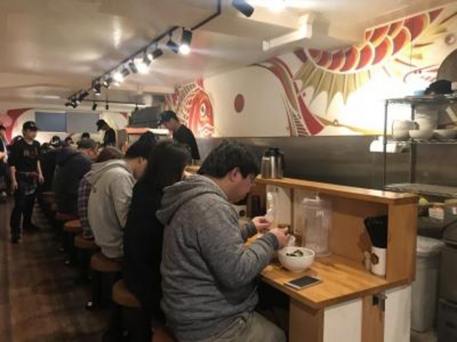混みこみ_真鯛らーめん 麺魚