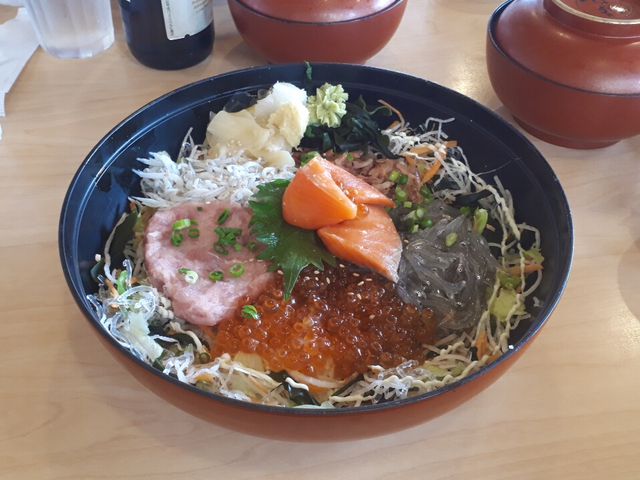 生しらす贅沢6色丼_とびっちょ
