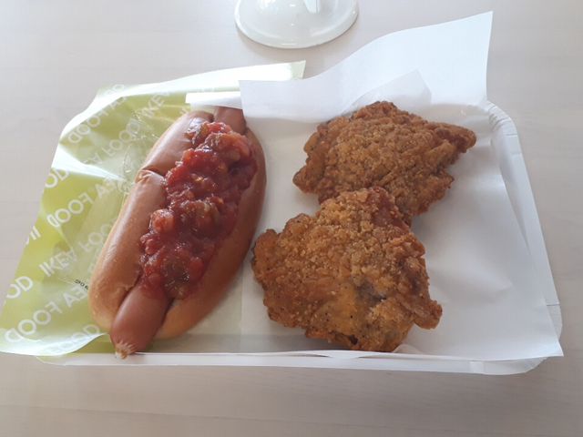 ホットドックとフライドチキン_IKEA港北