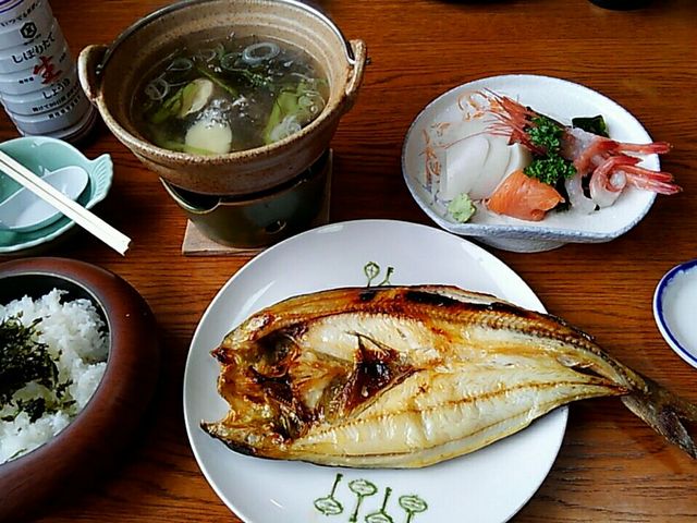 焼ほっけ・石狩鍋・刺身の盛合 最高_佐藤食堂
