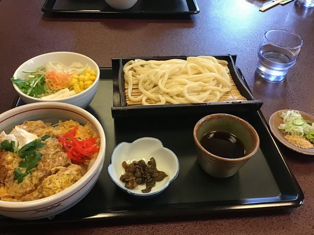 カツ丼と冷うどん。_やまと屋本店
