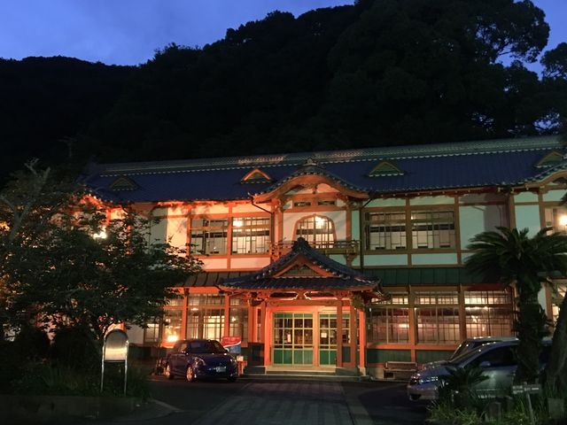 お風呂上がりはライトアップされてたのでパチリ_武雄温泉