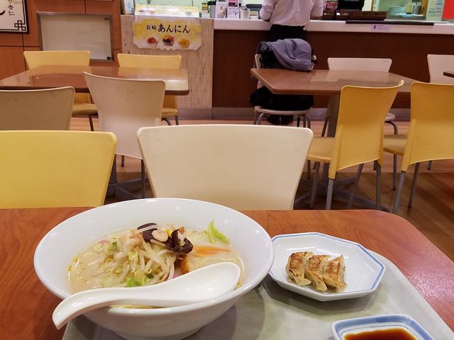 ちゃんぽんと餃子_リンガーハットイオン葛西店