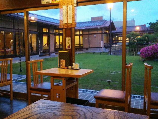 店内から見た庭_川豊別館