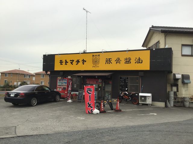 11月の曇り空とお店_横浜家系 元町家