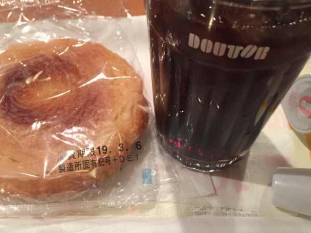 コーヒーとパンです。_ドトールコーヒーショップ日本橋2丁目西店