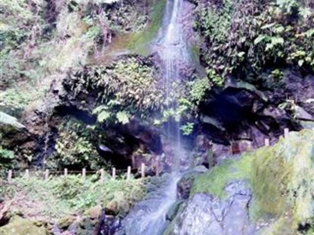 遊歩道から見た「裏見ヶ滝」_裏見ケ滝