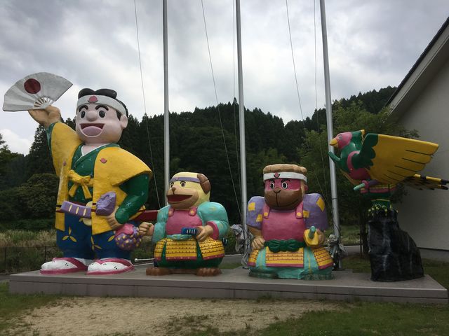 桃太郎と仲間たち_道の駅童話の里くす