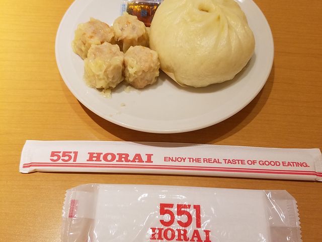 美味しい豚まんと海老焼売_551蓬莱 関西空港店