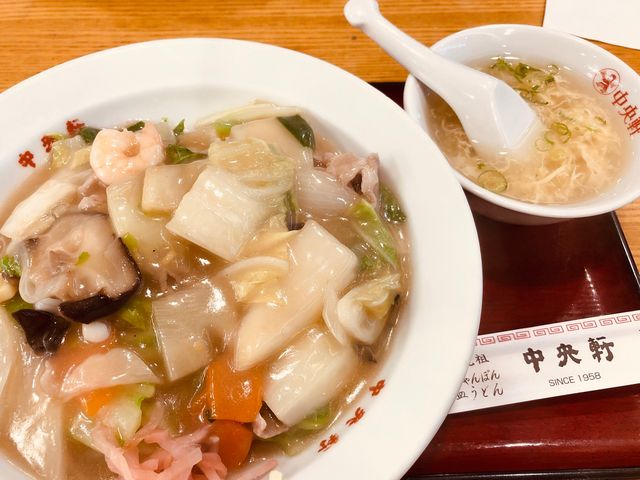卵スープ付きの中華丼_中央軒 なんばウォーク西店