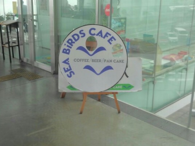 入り口の看板に思わずパシャリ_シーバーズ カフェ SEE BiRDS CAFE