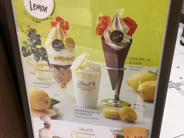 店内でスイーツも食べれます_リンツ ショコラ カフェ 名古屋ラシック店