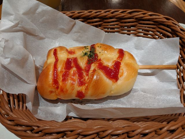 定番の商品がそろってます_進々堂 三条河原町店